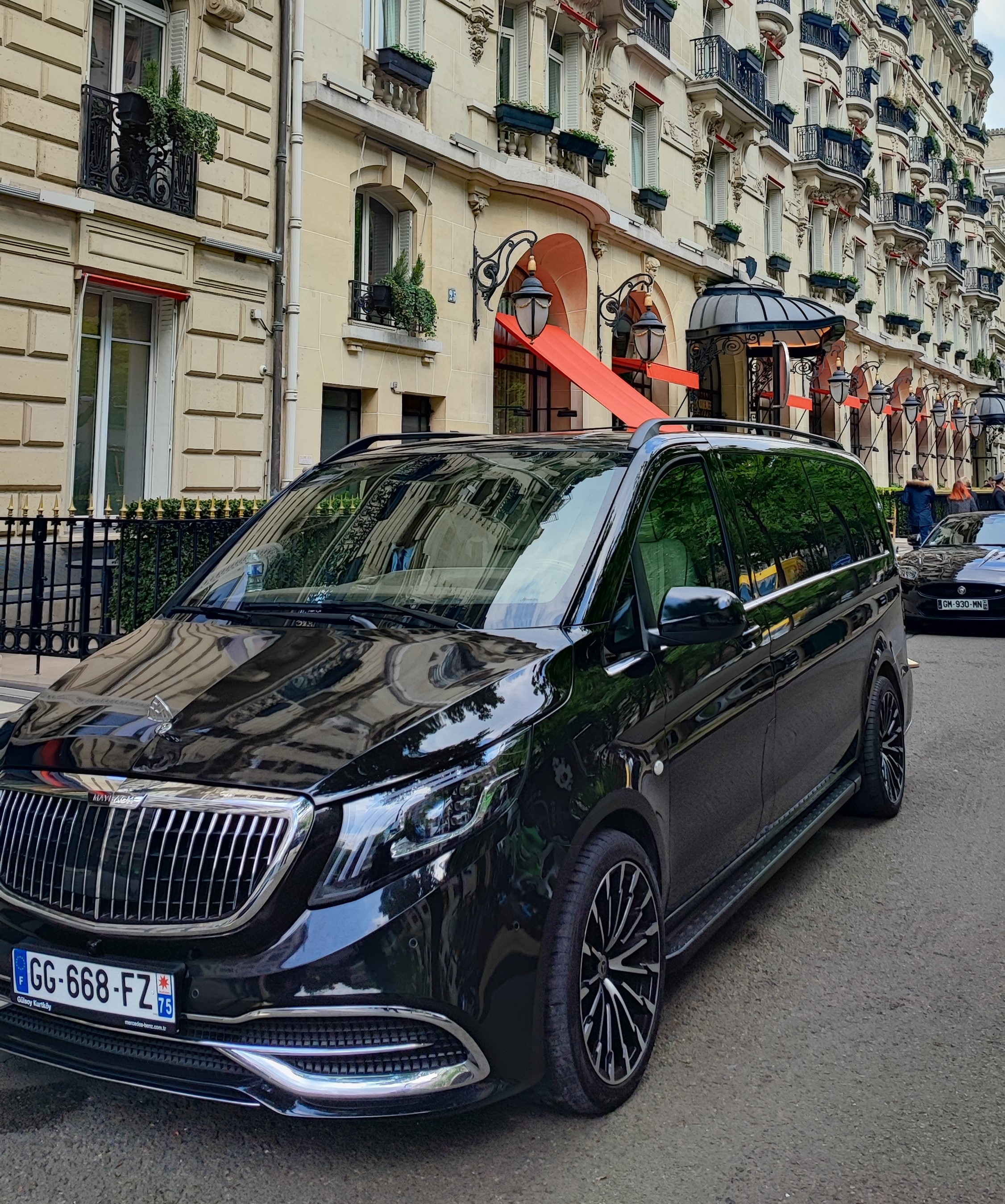 Van VIP Maybach VTC Pour Tous - Service premium transport luxe Paris