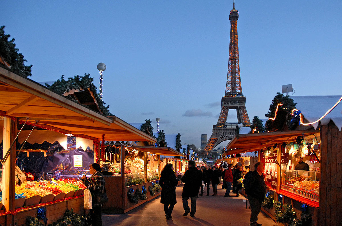 Marché de Noël du Trocadéro avec vue sur la Tour Eiffel